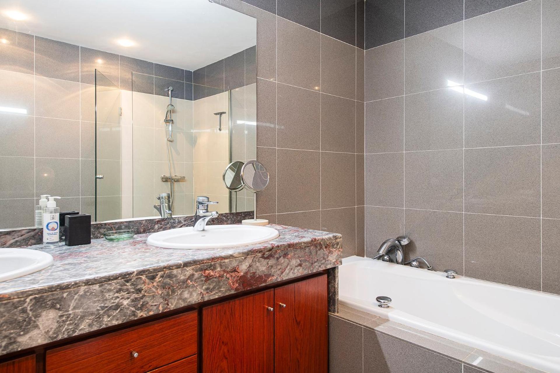Sleep & Stay Luxury Top Floor Apt With Terrace Girona Bagian luar foto